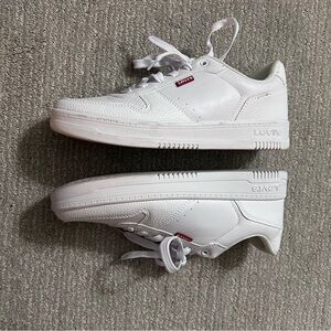 Women’s Size 9 Levi’s White Sneakers